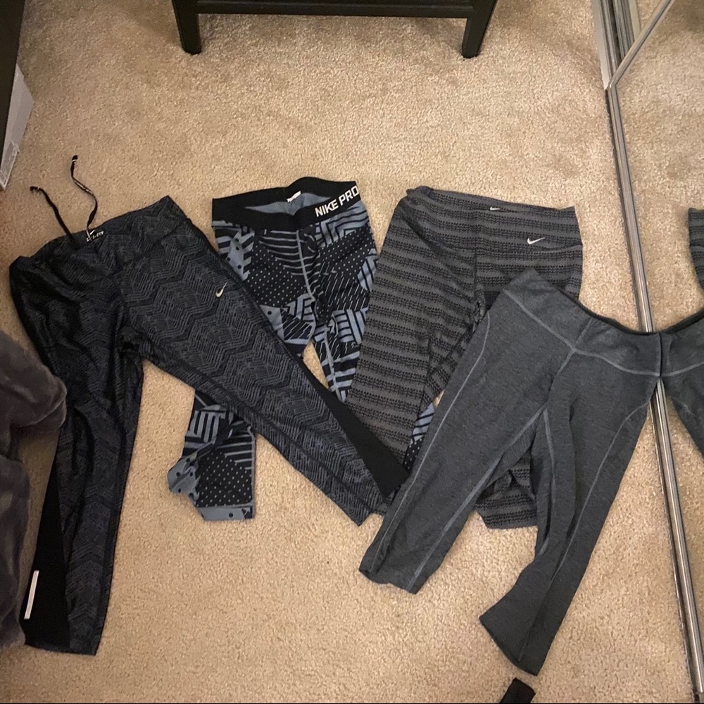 Four Nike Leggings Capri